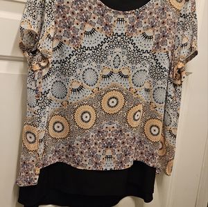 Dana Buchman women's XL top.  Short sleeve with medallion print.